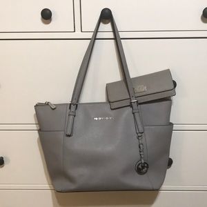 Michael Kors handbag and wallet ‼️ SALE PRICE  ‼️
